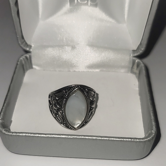 Jewelry - Fashion Ring size 6/7